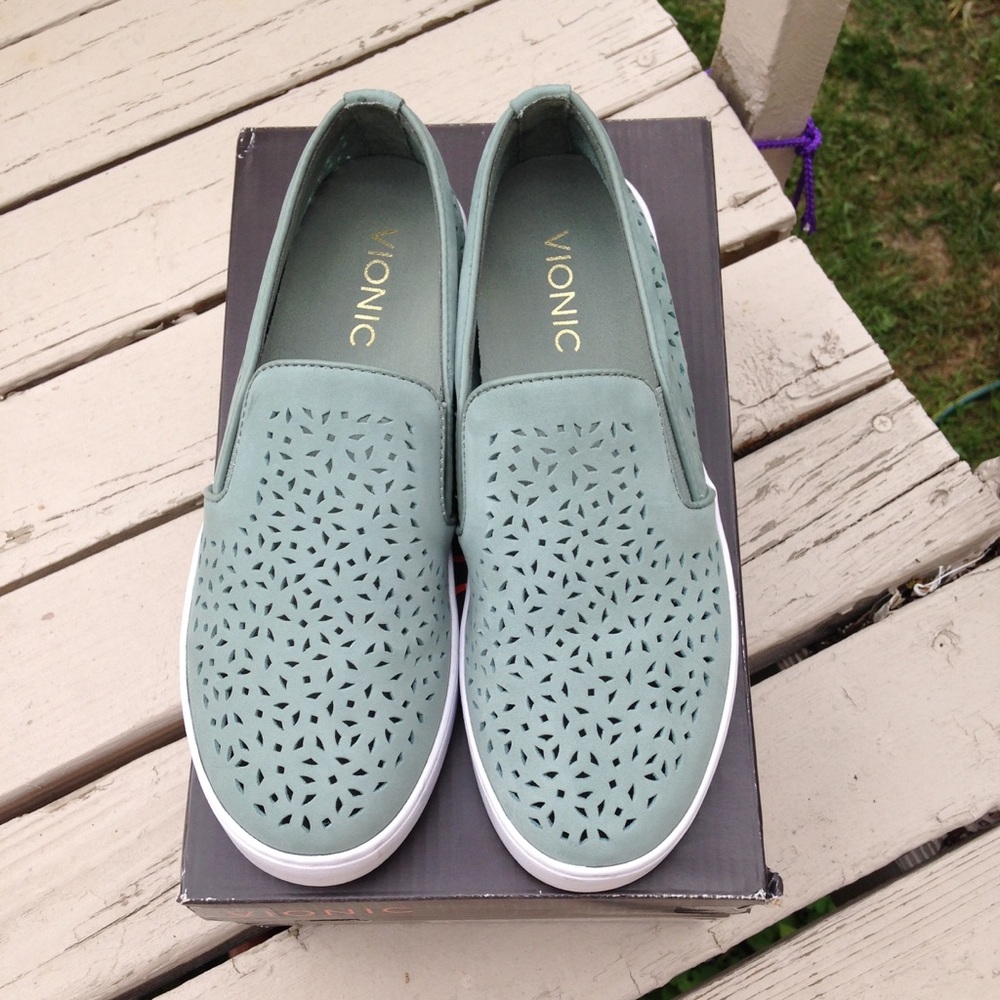 Sz 6.5 Vionic Midi Perf 'mint' color NEW